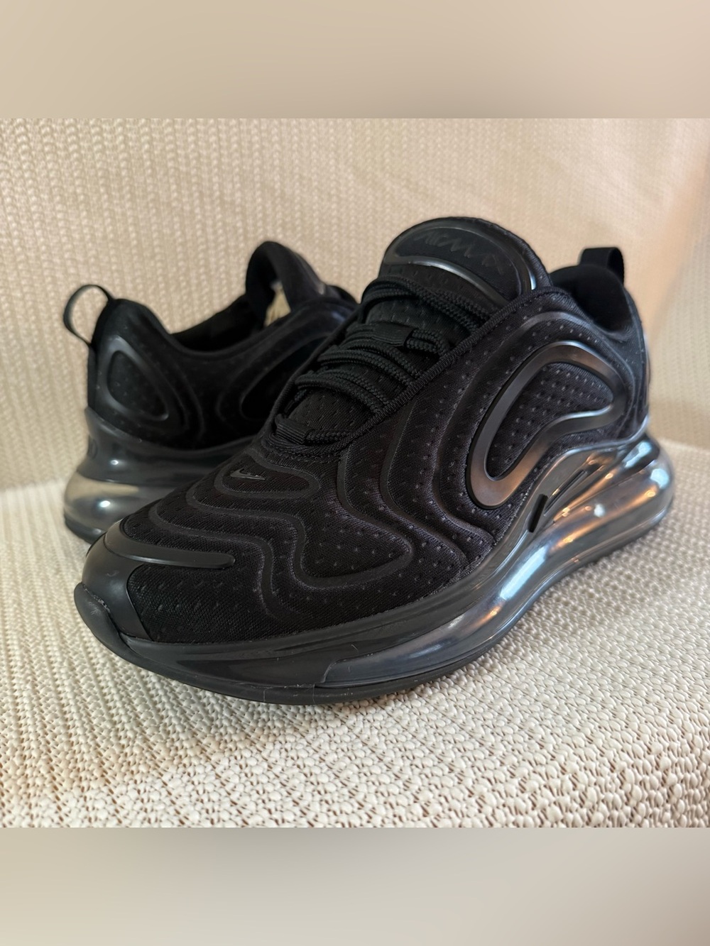 Nike Air Max 720 Triple Black AR9293-015 Women’s Size 8 Running Shoes